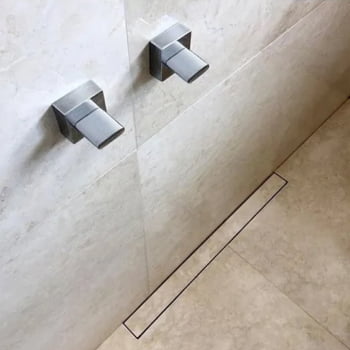 Ralo Invisível Oculto Linear Retangular Branco Plástico Acompanha Gabarito Tigre 90cm